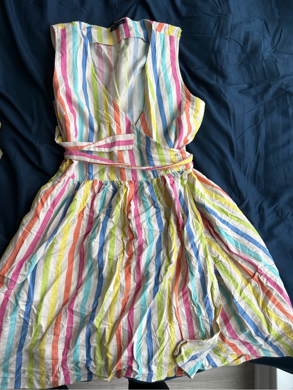 Size 10- Tommy Hilfiger Sleeveless Collared Midi Dress in Multi-Stripe - Picture 2 of 6